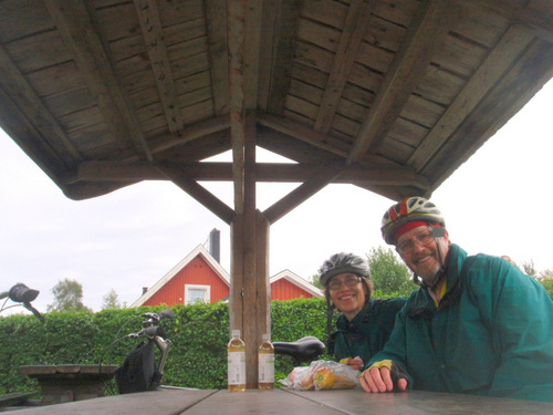 Cycling to Askersund.